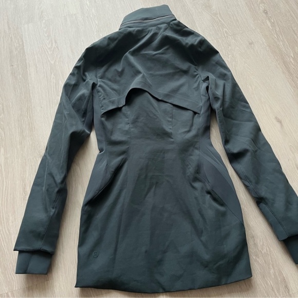 Lululemon Like A Glove Jacket - Size 0, Colour: Teal Shadow - Picture 5 of 11